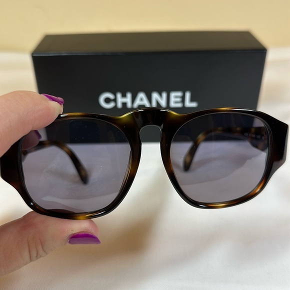 COA Chanel Sunglasses Tortoiseshell Frame w/Goldtone CC Logos, Box - Picture 8 of 15